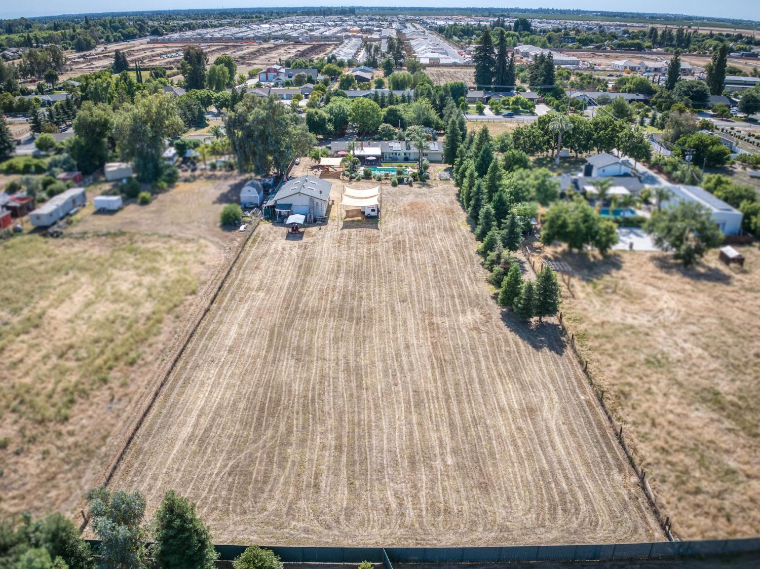 9198 N Fowler Ave, Clovis, CA 93619