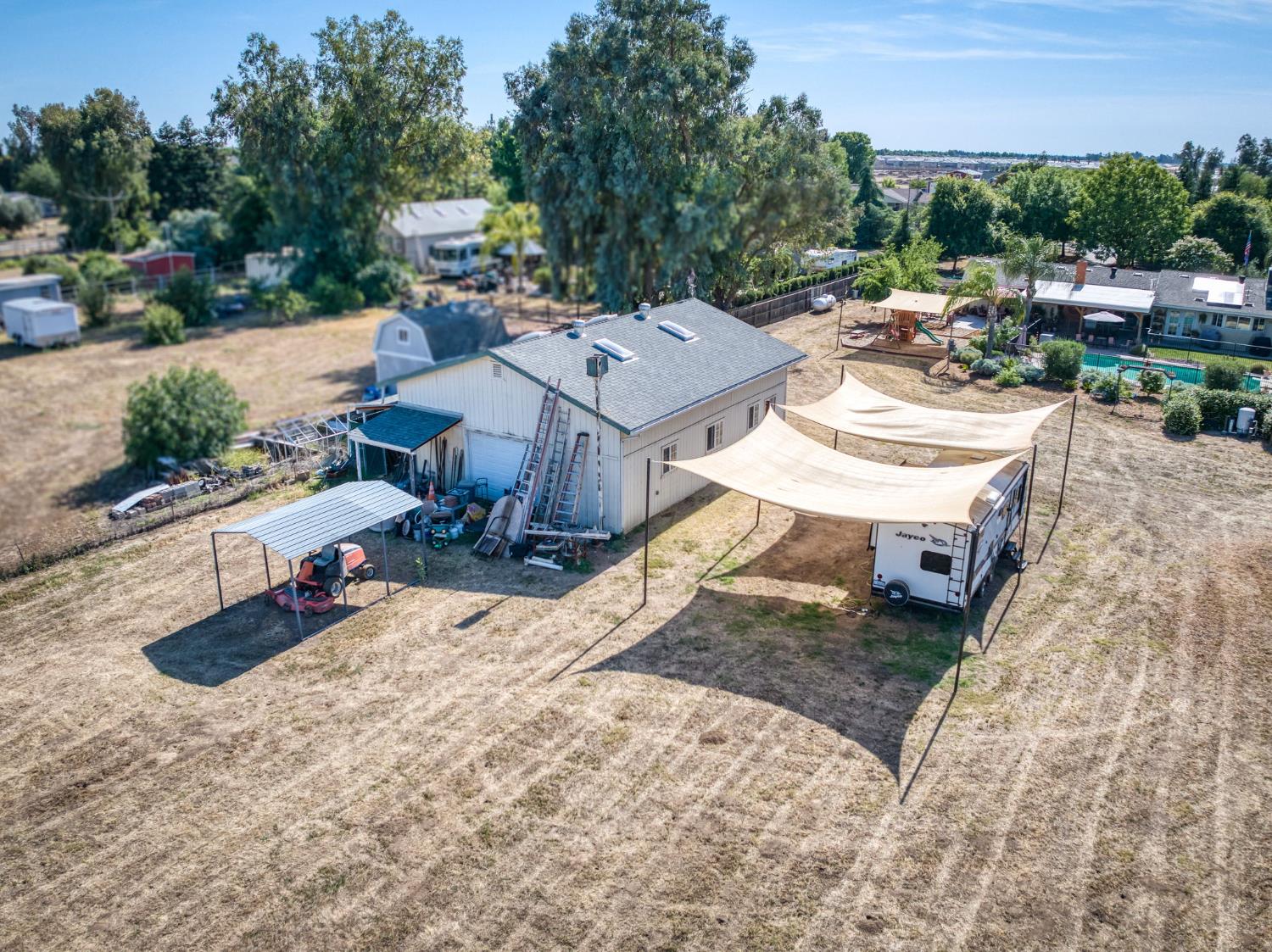 9198 N Fowler Ave, Clovis, CA 93619