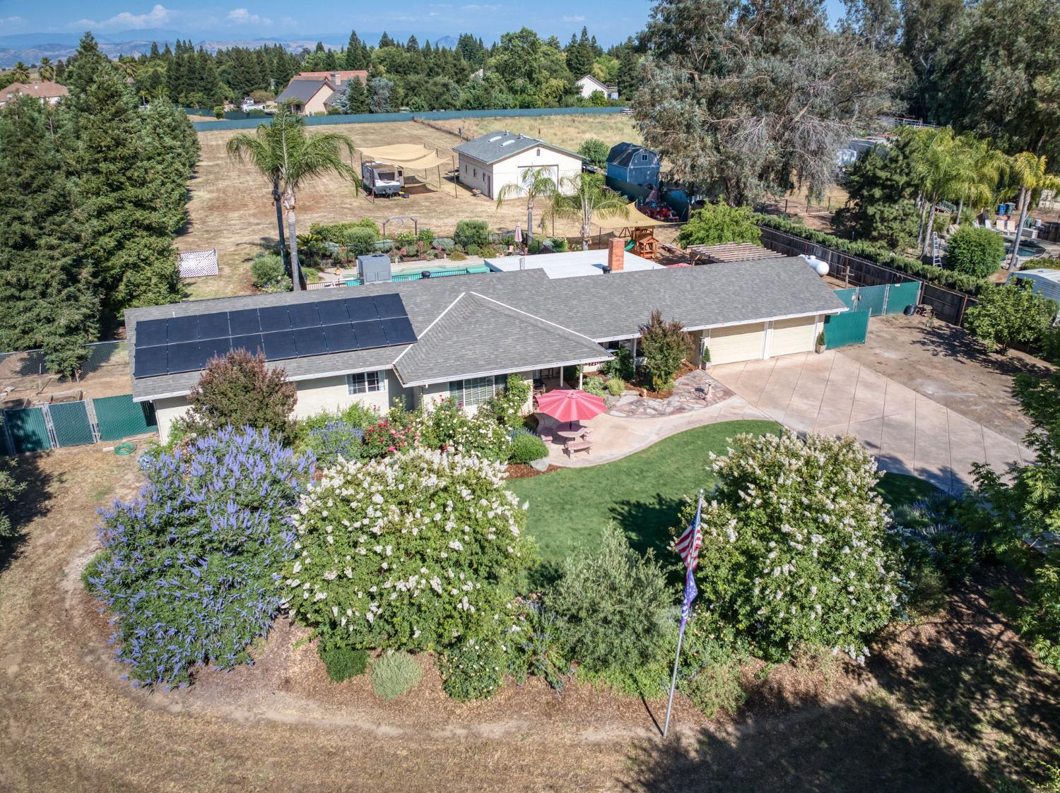 9198 N Fowler Ave, Clovis, CA 93619
