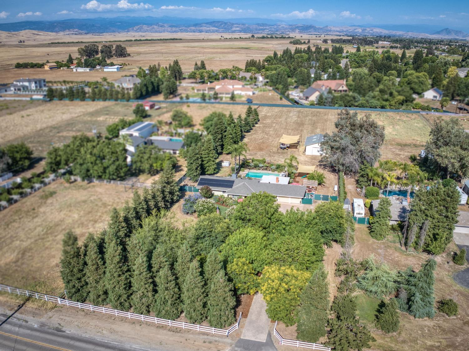 9198 N Fowler Ave, Clovis, CA 93619