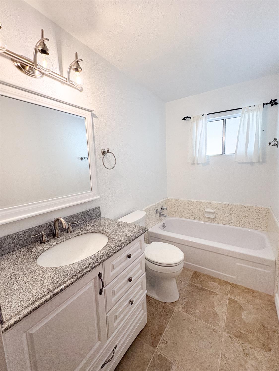 3517 Howard St, Selma, CA 93662