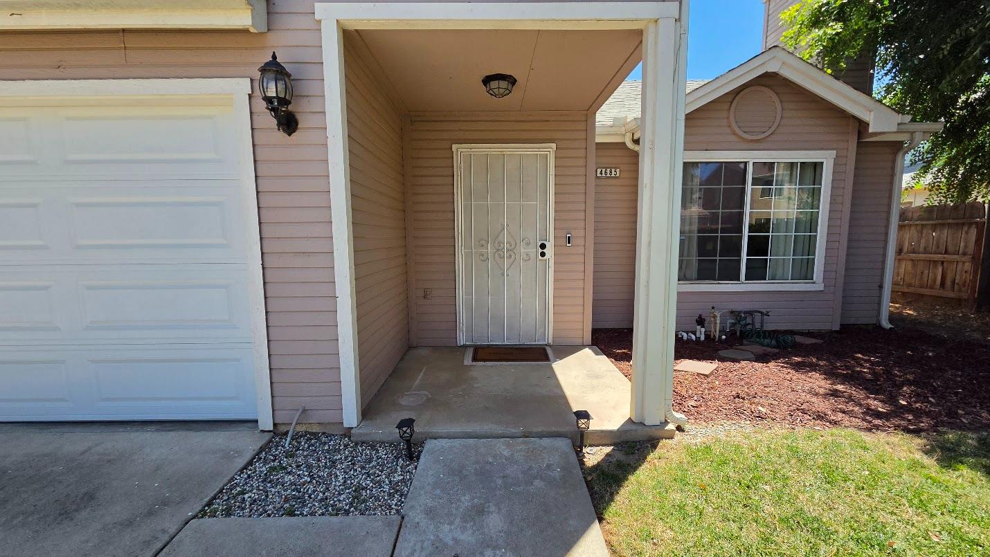 4685 W Bellaire Way, Fresno, CA 93722