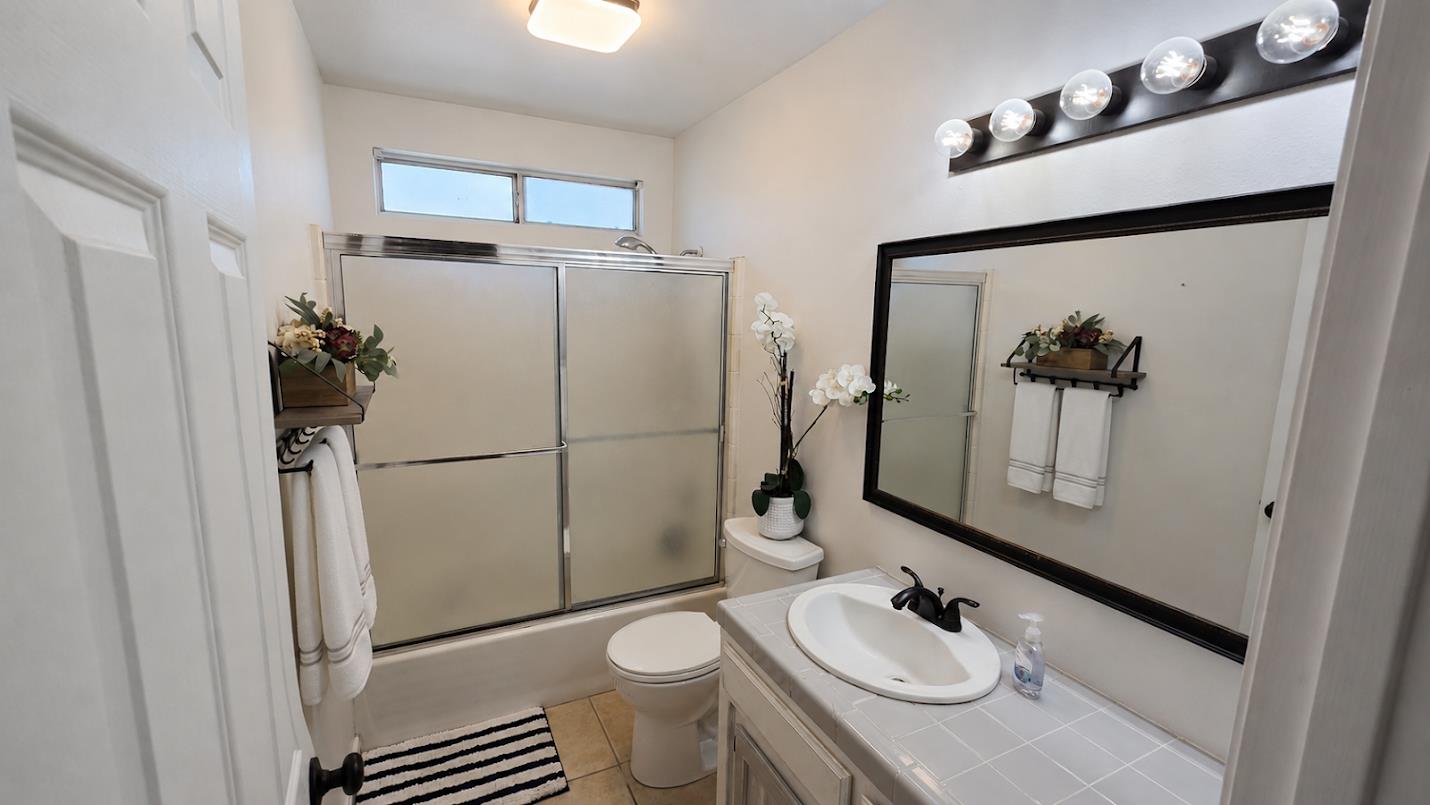 4685 W Bellaire Way, Fresno, CA 93722