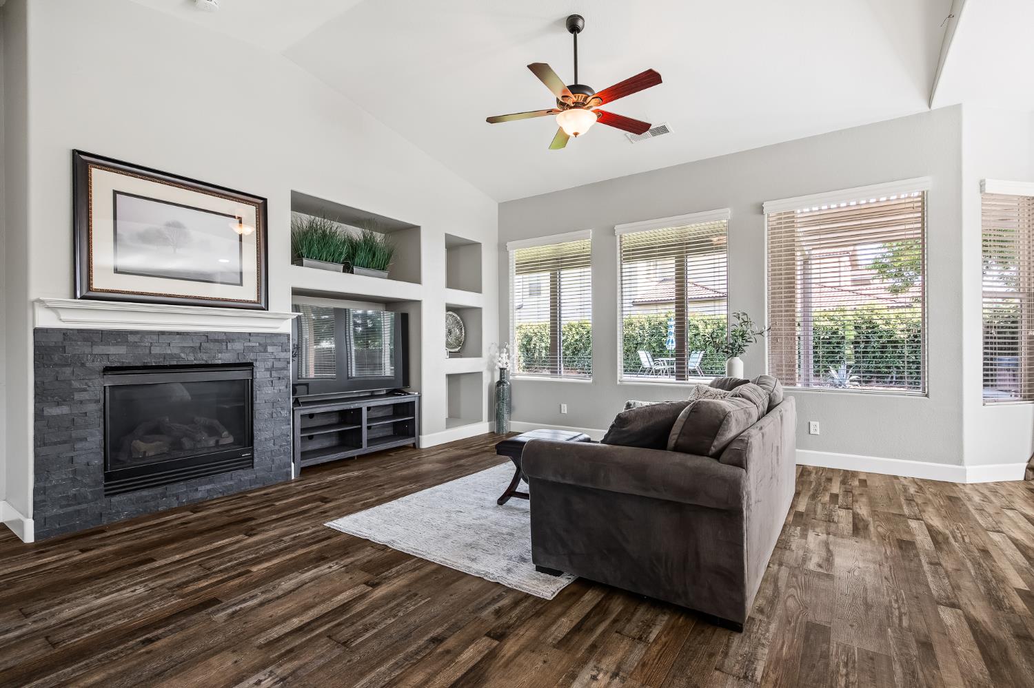 3128 Powers Ave, Clovis, CA 93619