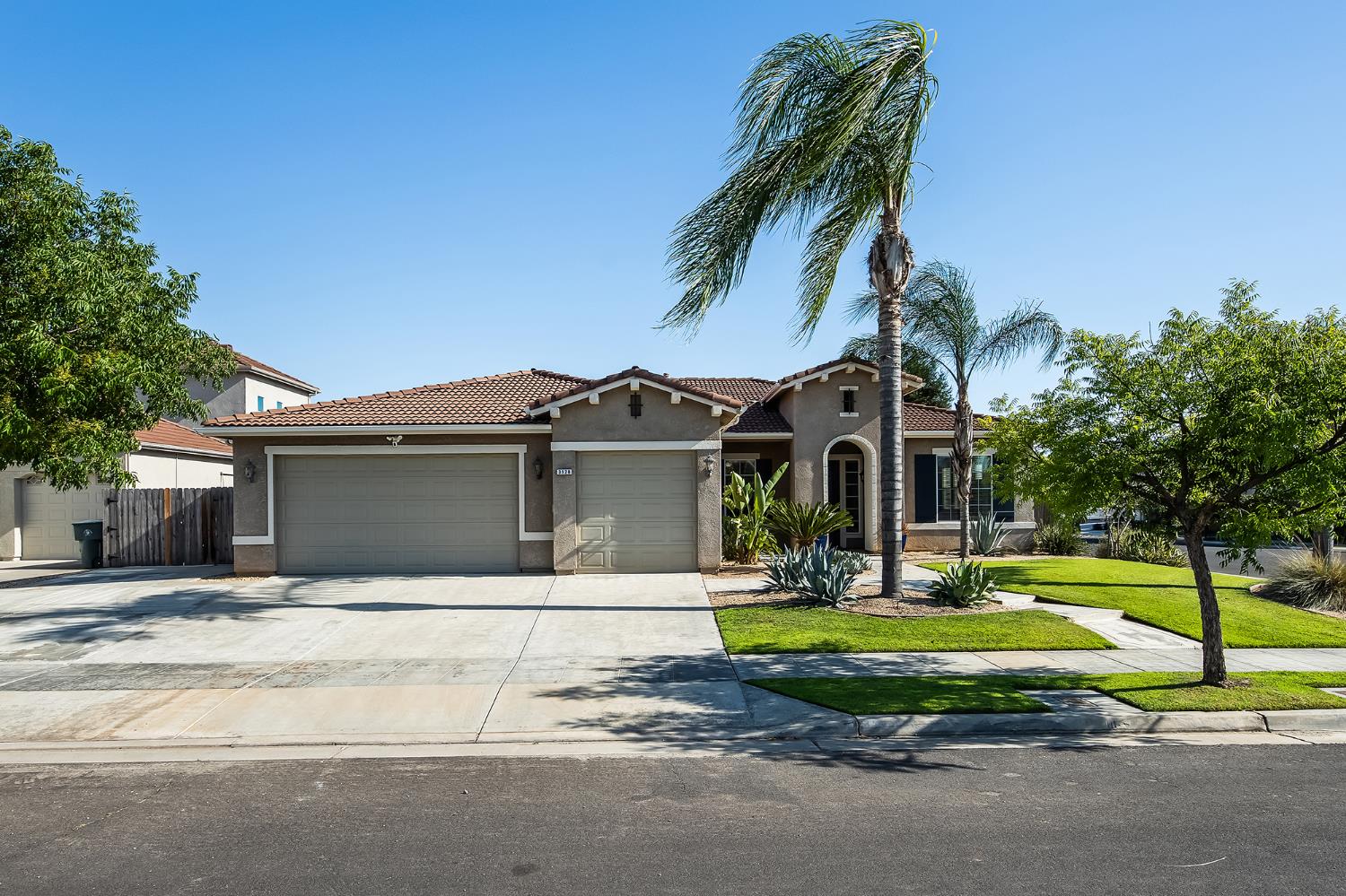 3128 Powers Ave, Clovis, CA 93619