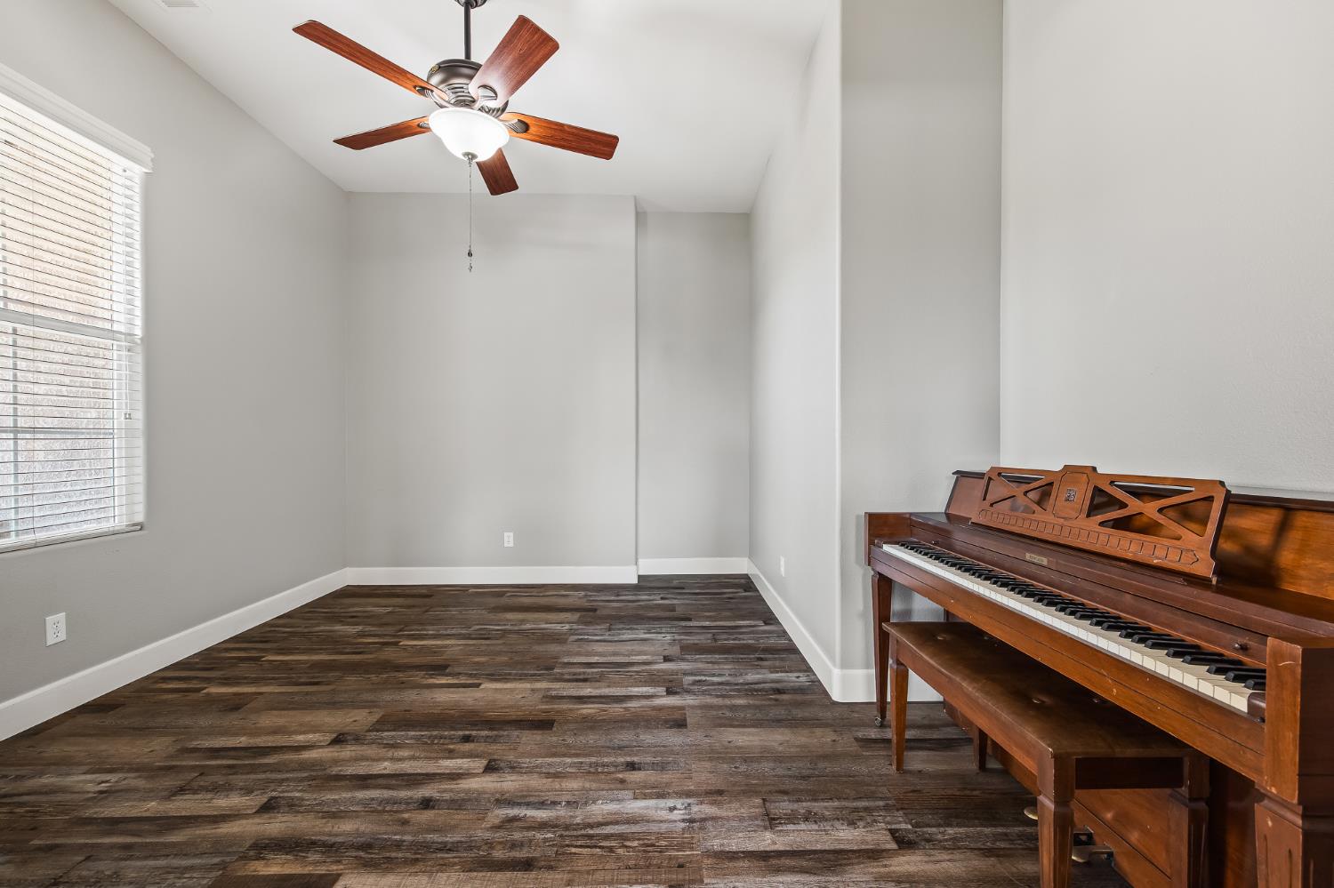 3128 Powers Ave, Clovis, CA 93619