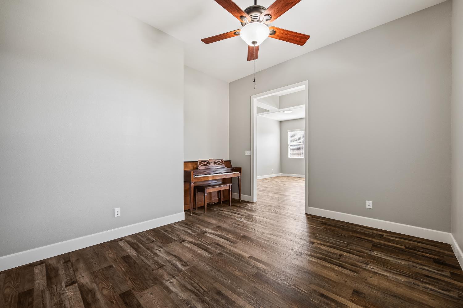 3128 Powers Ave, Clovis, CA 93619