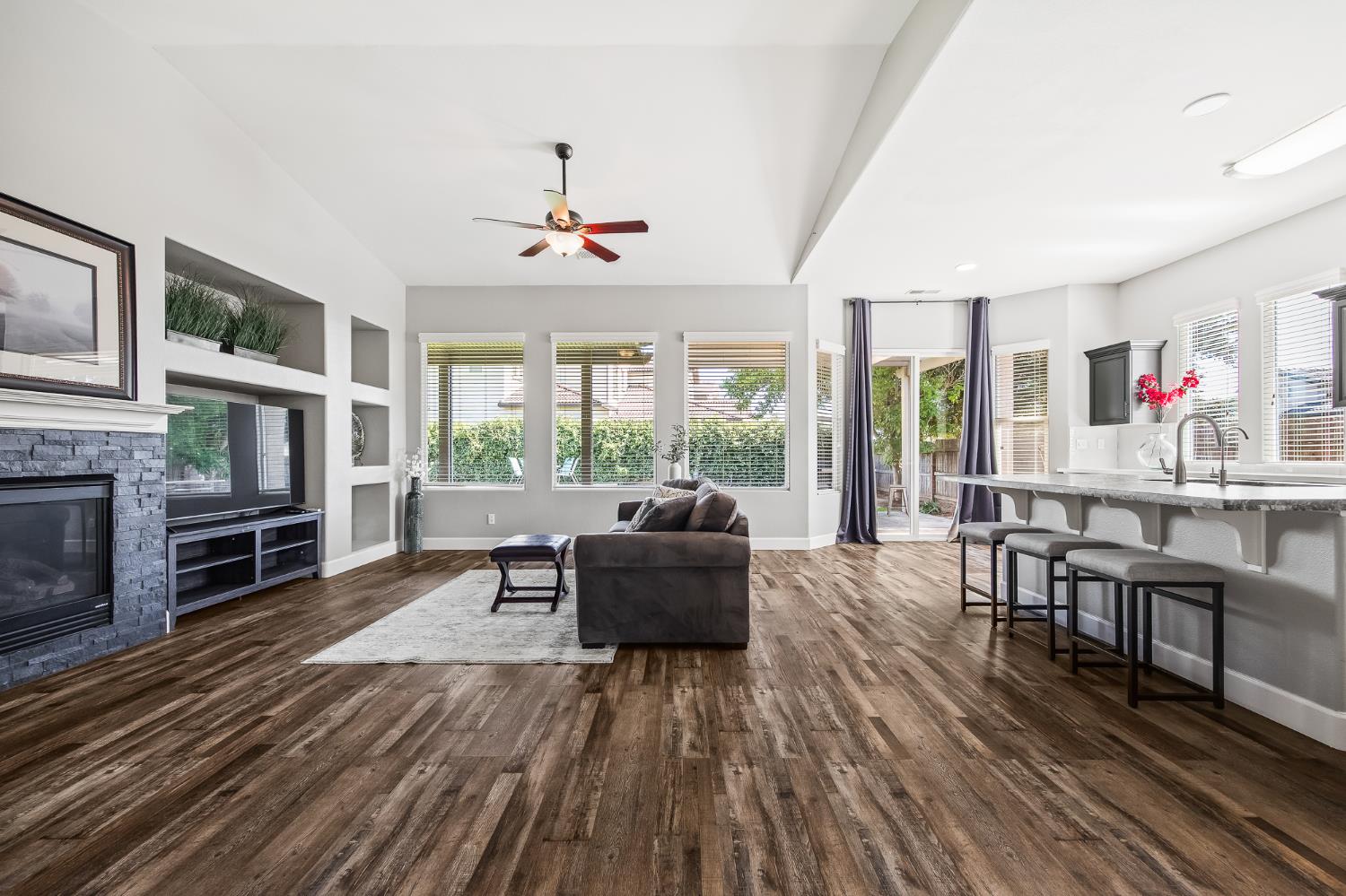 3128 Powers Ave, Clovis, CA 93619