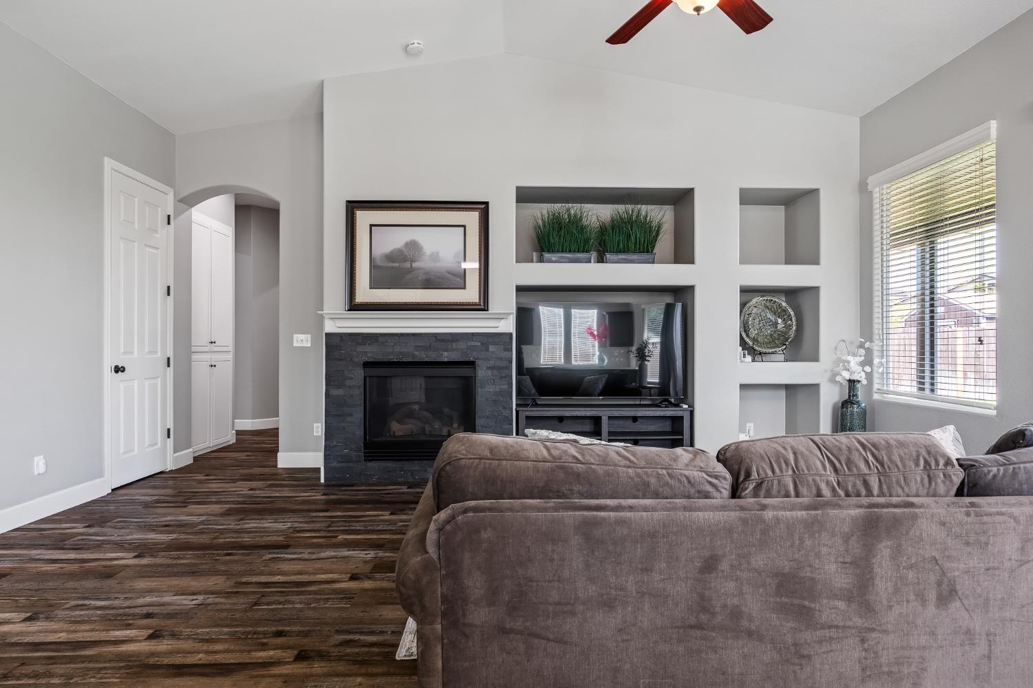 3128 Powers Ave, Clovis, CA 93619
