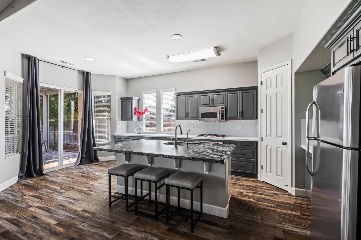 3128 Powers Ave, Clovis, CA 93619