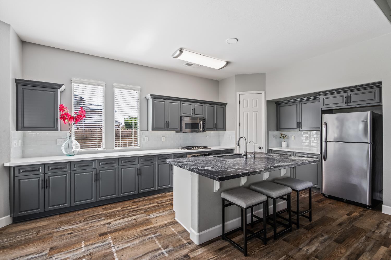 3128 Powers Ave, Clovis, CA 93619