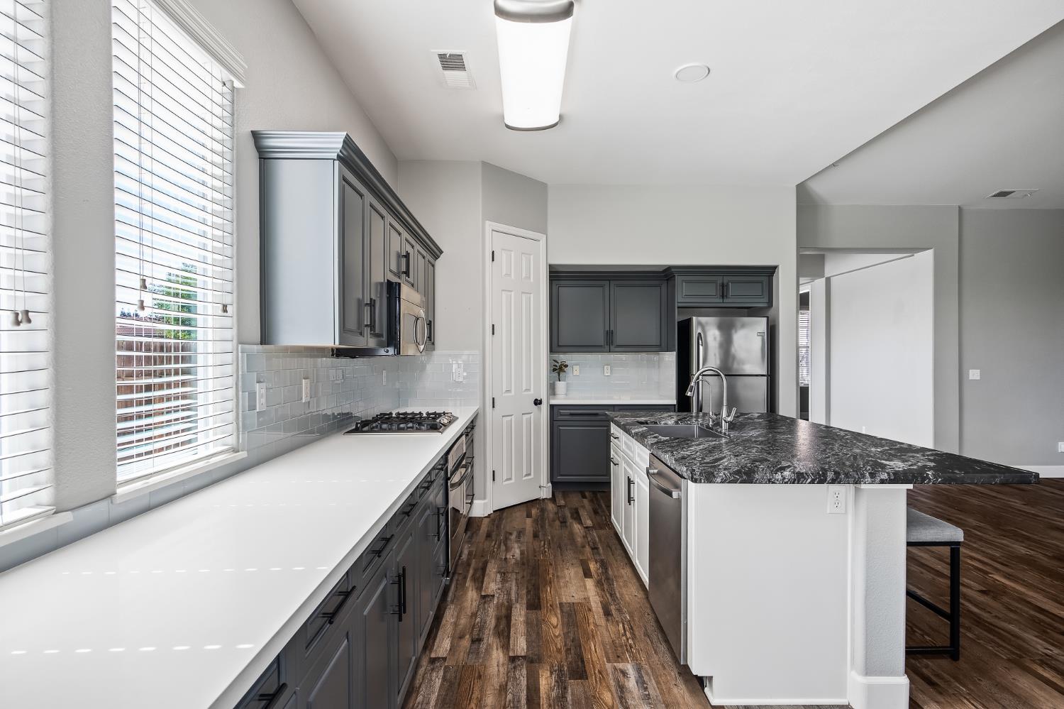 3128 Powers Ave, Clovis, CA 93619