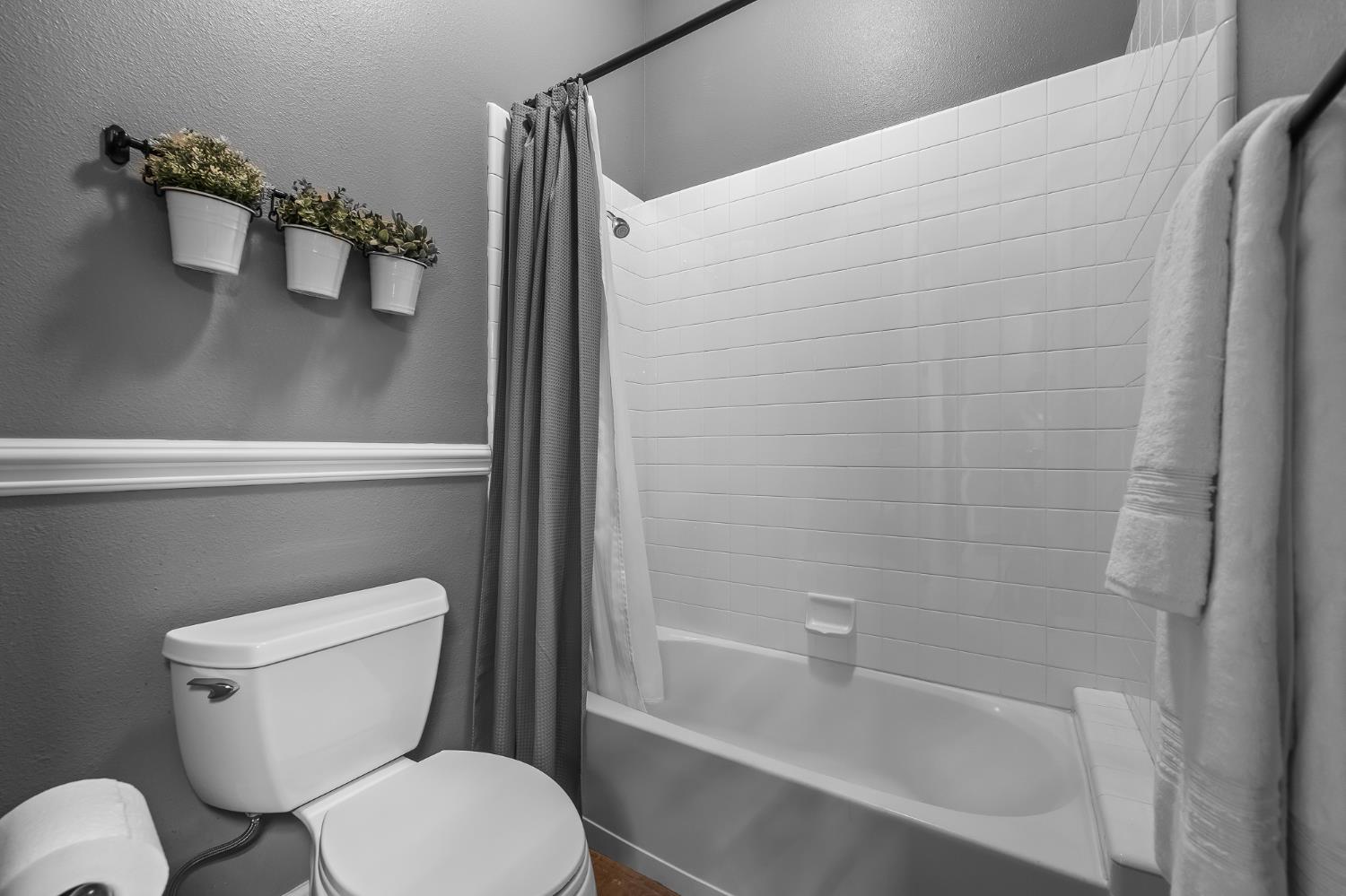 3128 Powers Ave, Clovis, CA 93619