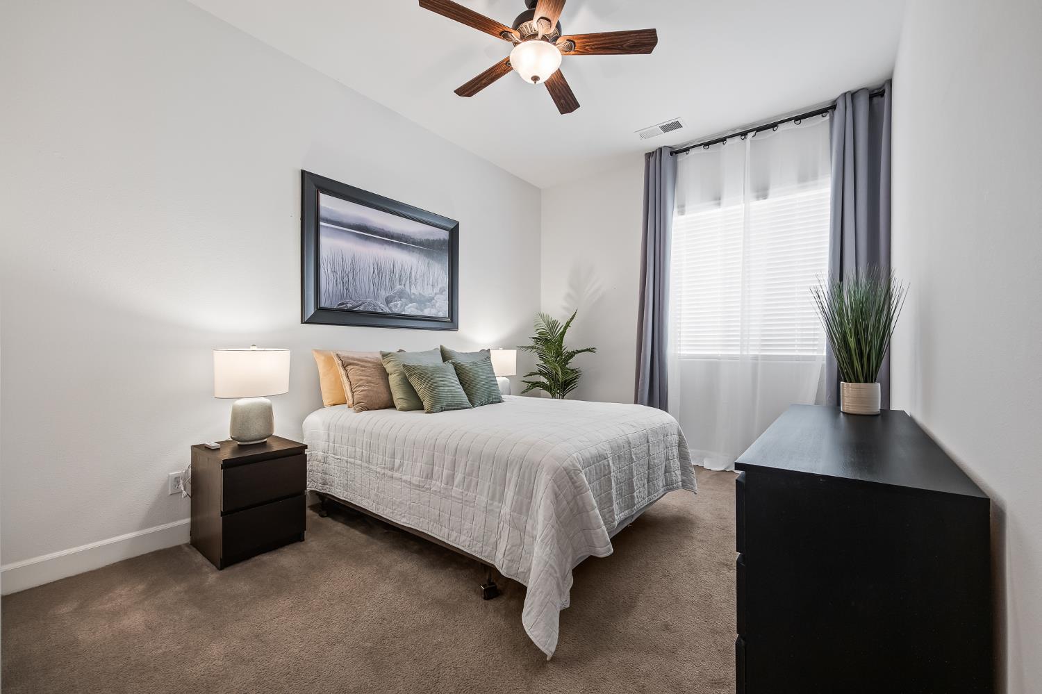 3128 Powers Ave, Clovis, CA 93619