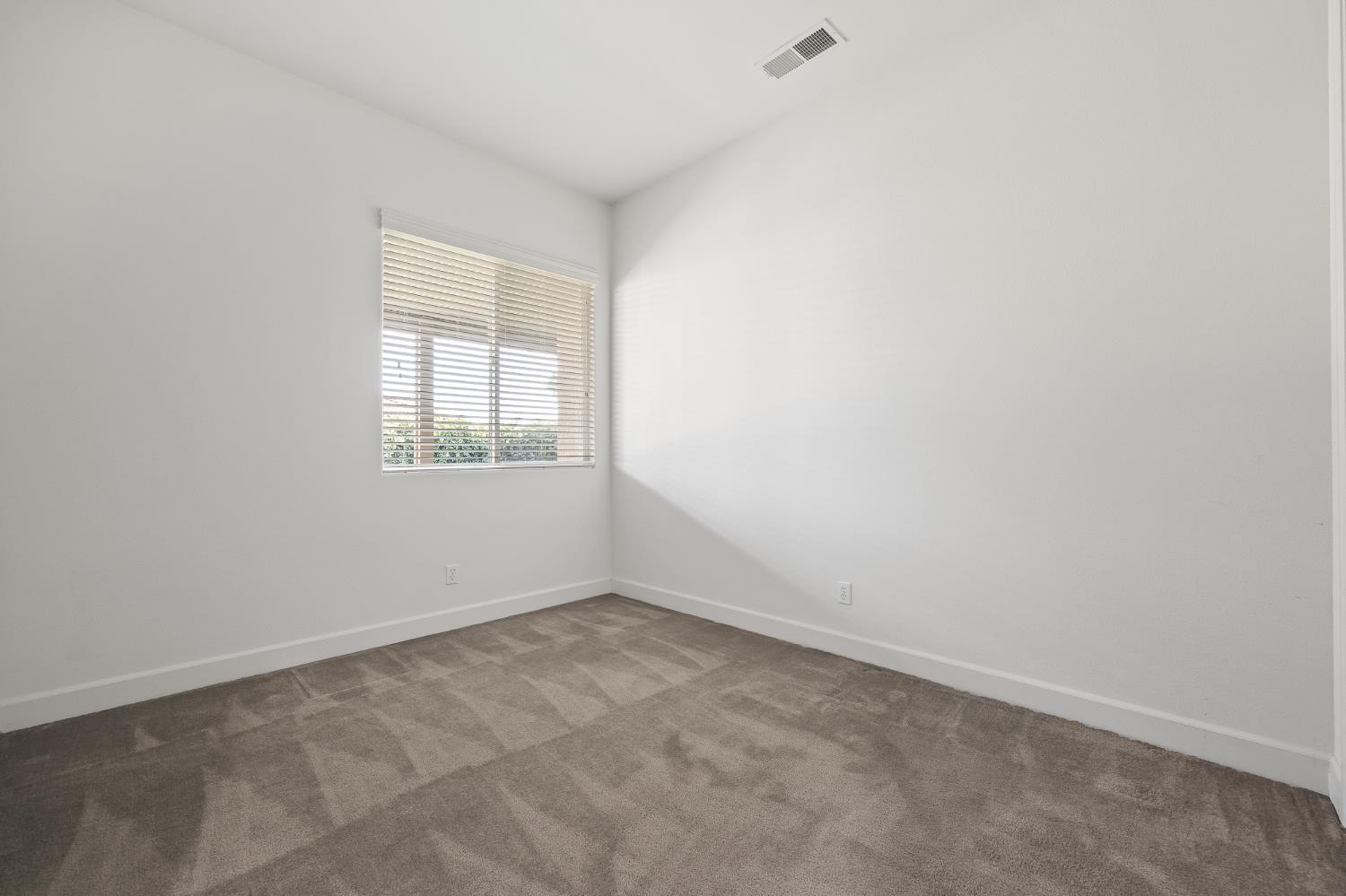 3128 Powers Ave, Clovis, CA 93619