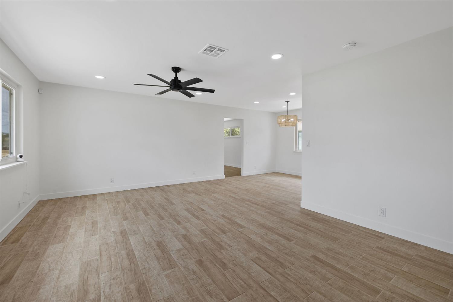 6125 E Mount Whitney, Laton, CA 93242