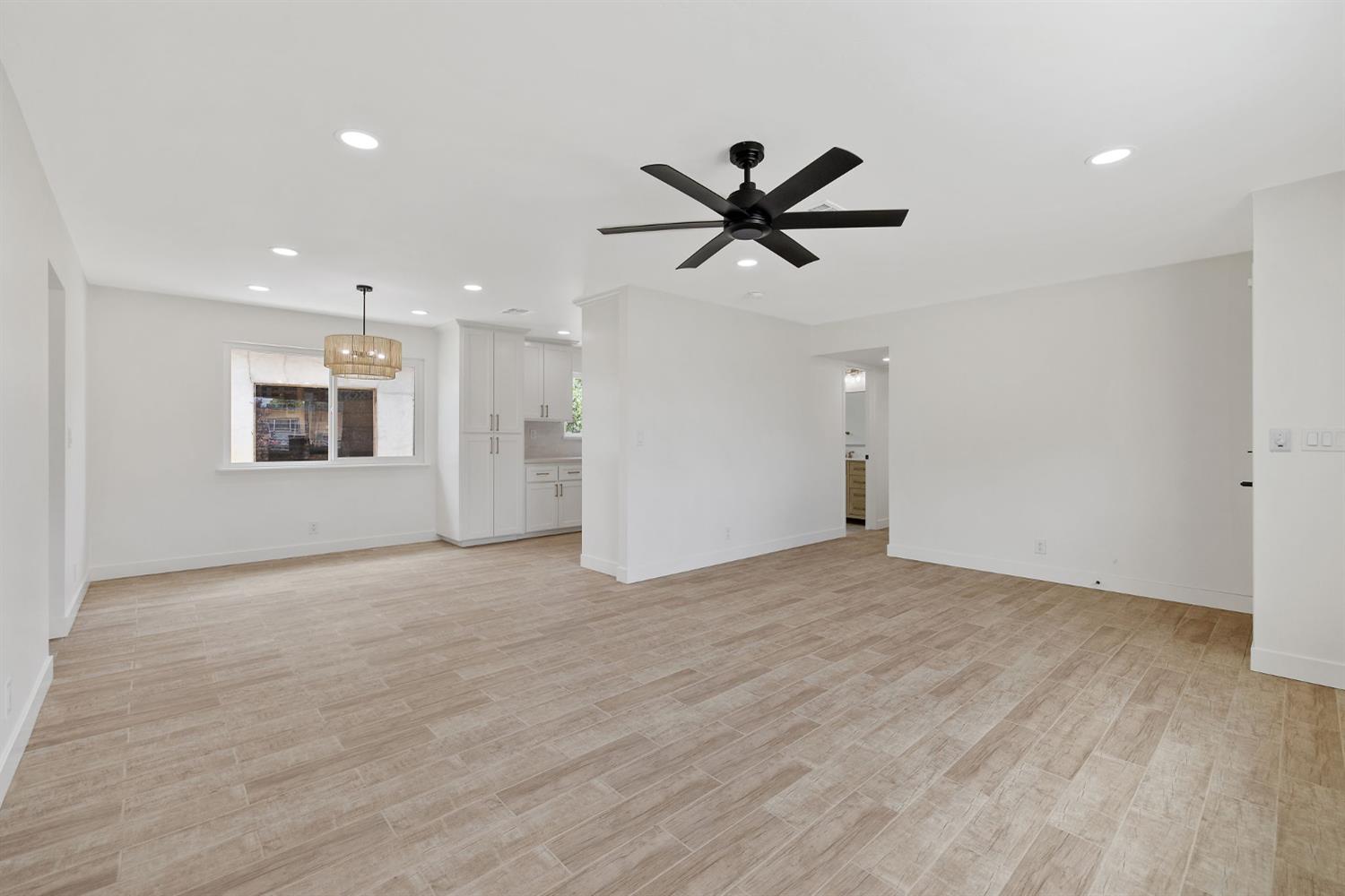 6125 E Mount Whitney, Laton, CA 93242