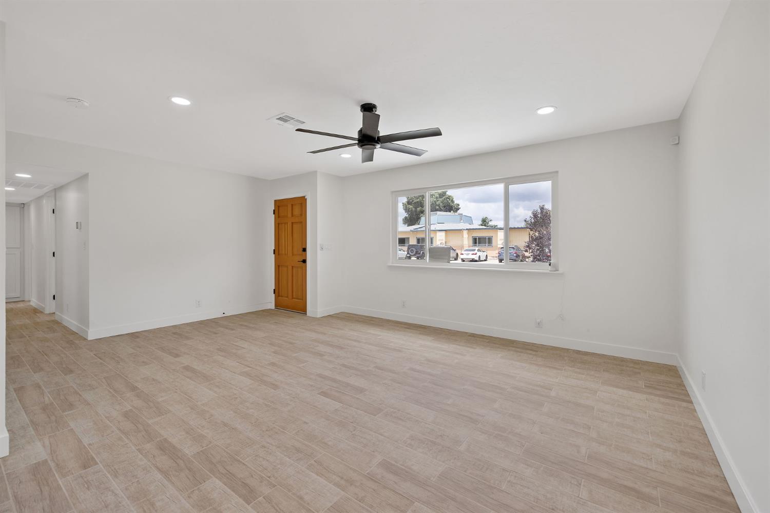 6125 E Mount Whitney, Laton, CA 93242