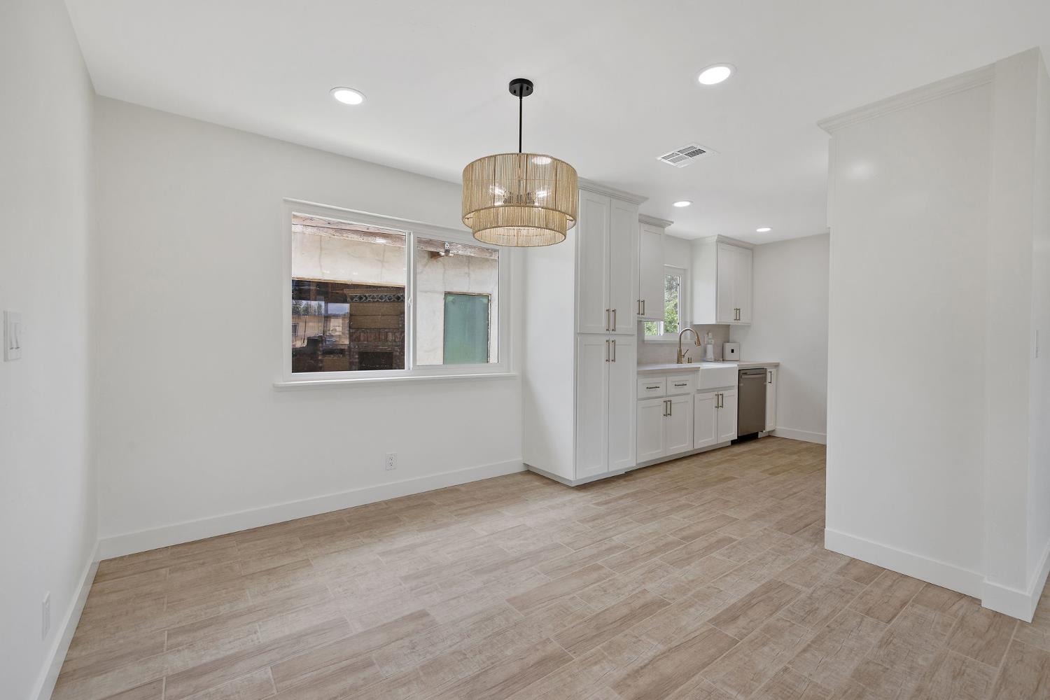 6125 E Mount Whitney, Laton, CA 93242