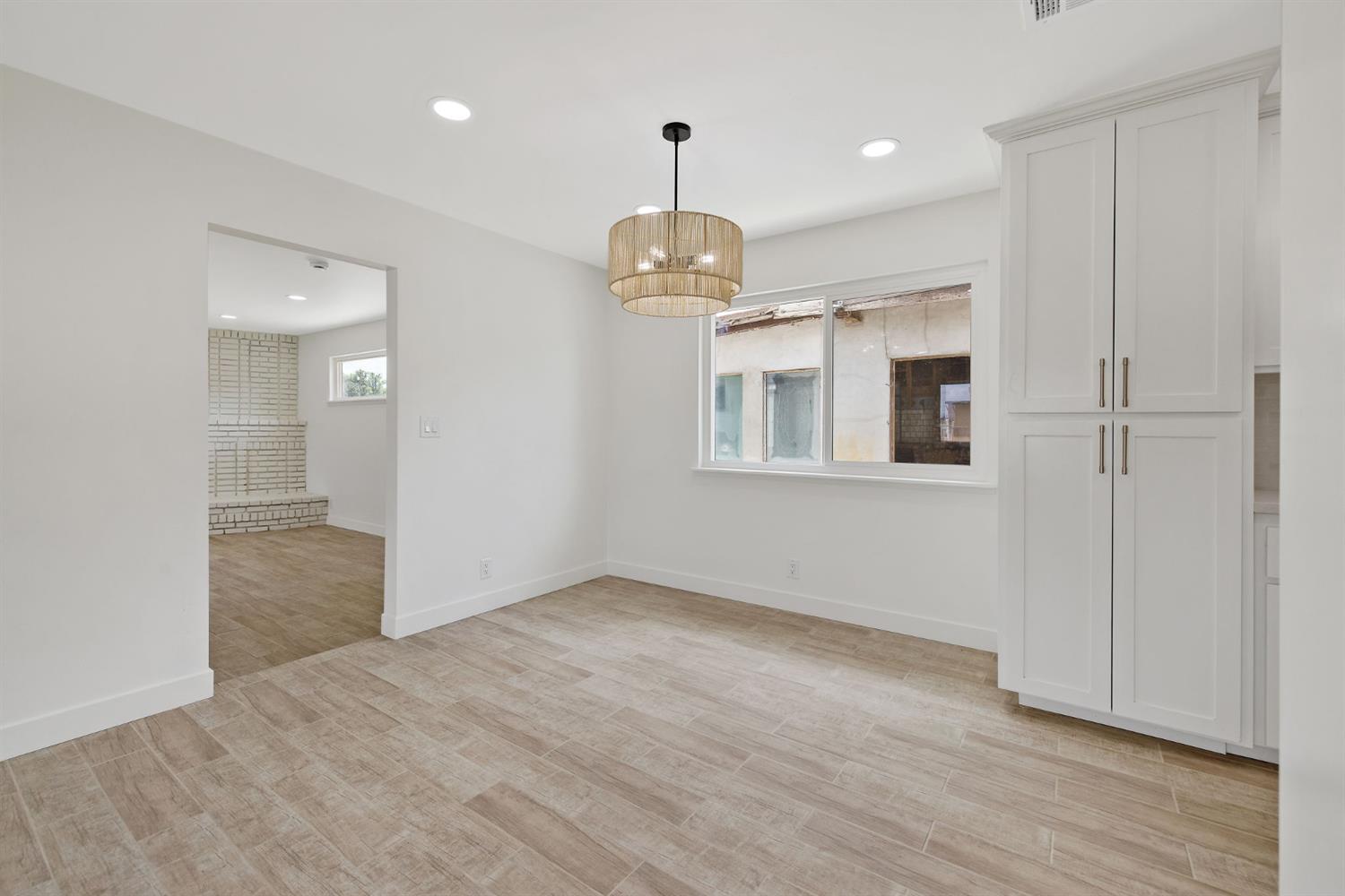 6125 E Mount Whitney, Laton, CA 93242