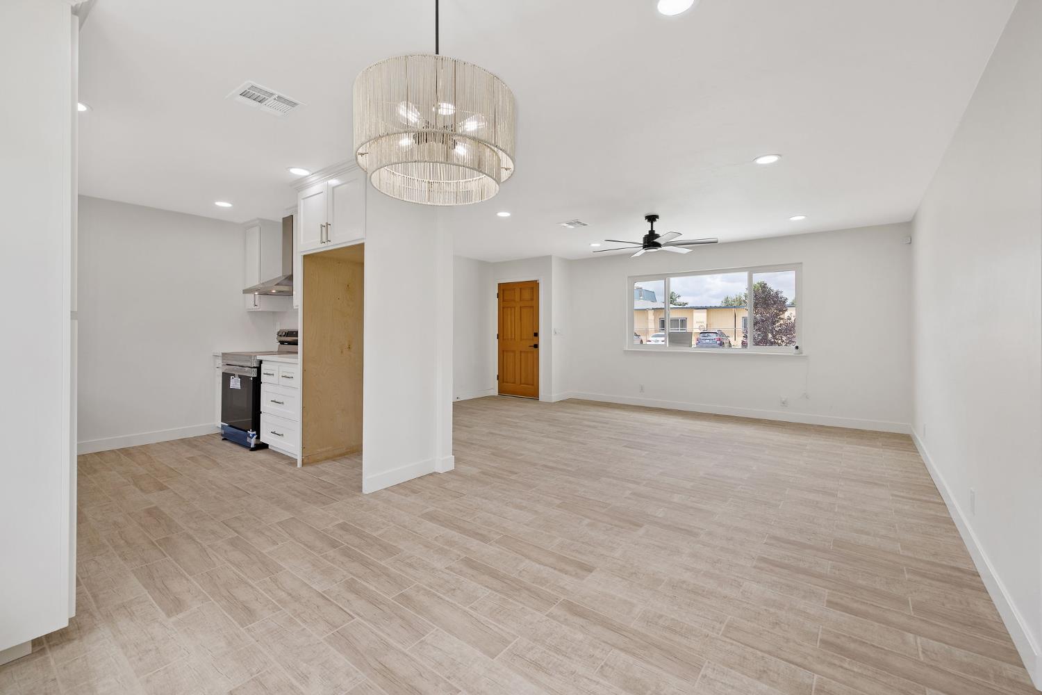 6125 E Mount Whitney, Laton, CA 93242