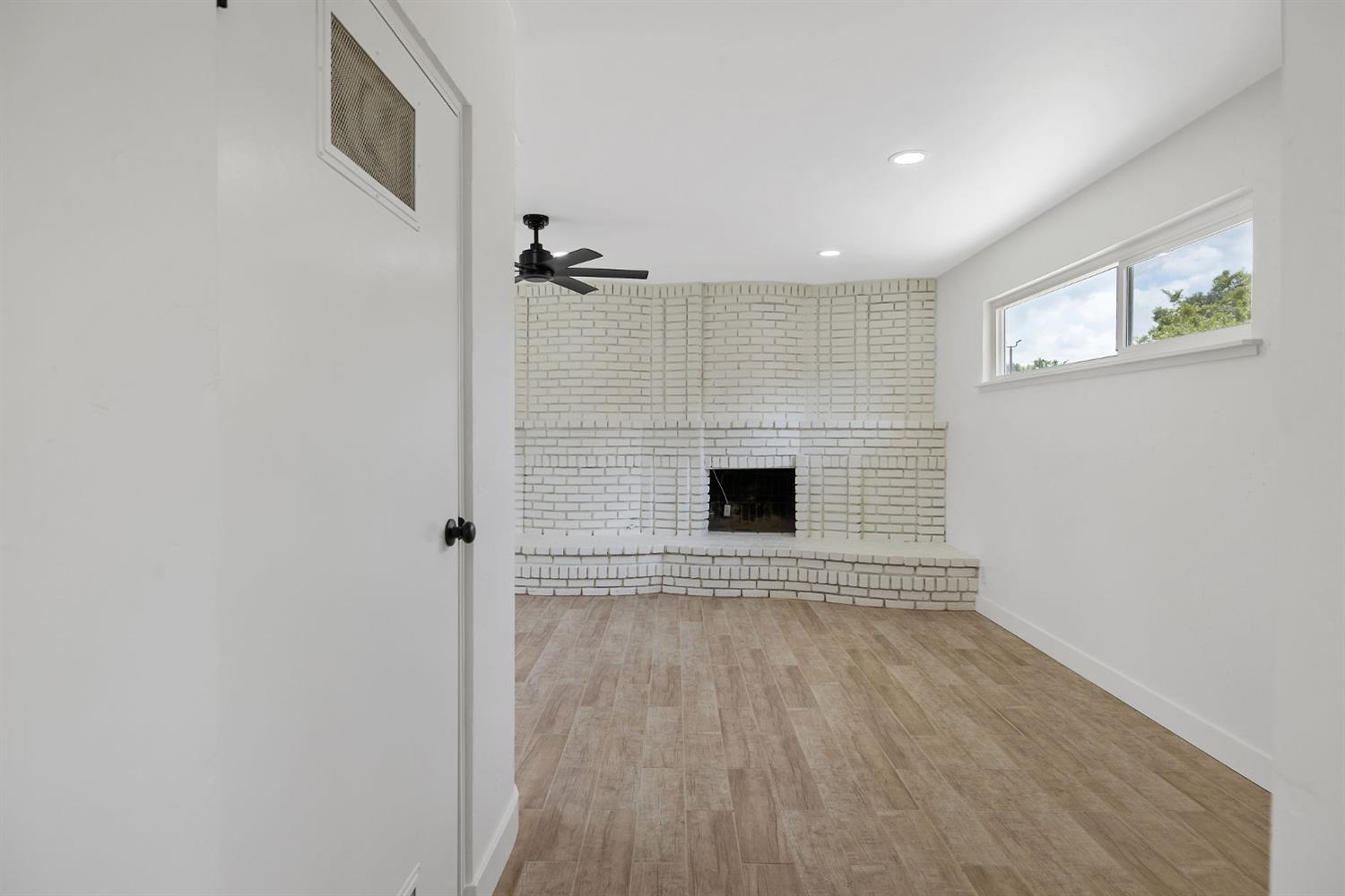 6125 E Mount Whitney, Laton, CA 93242