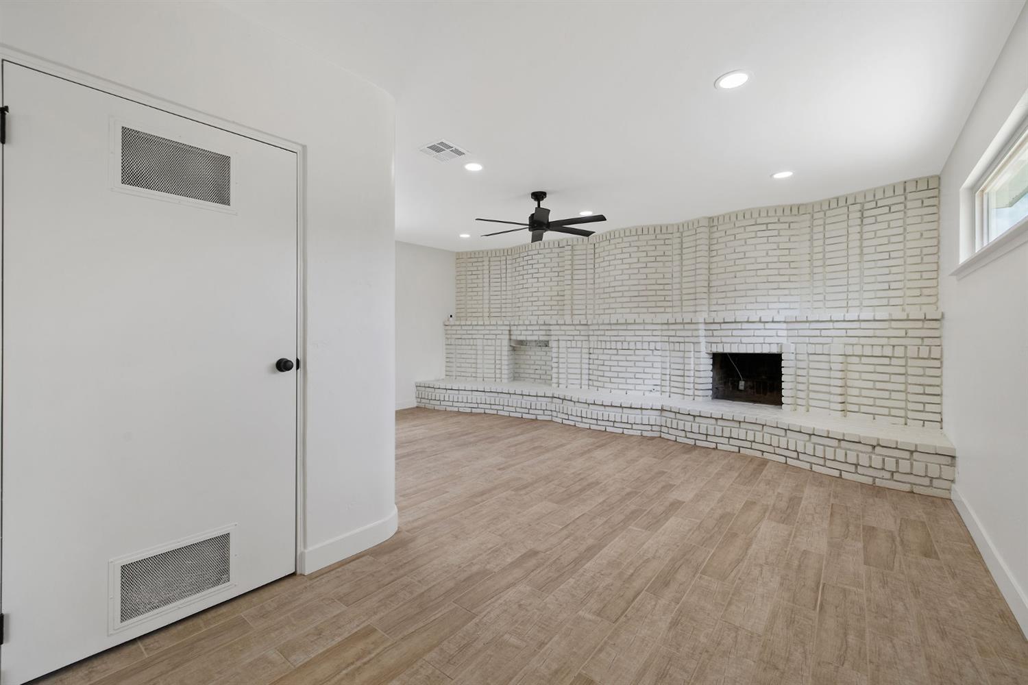 6125 E Mount Whitney, Laton, CA 93242