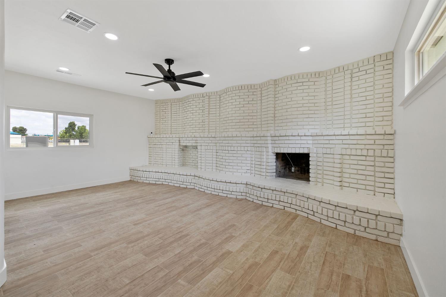 6125 E Mount Whitney, Laton, CA 93242