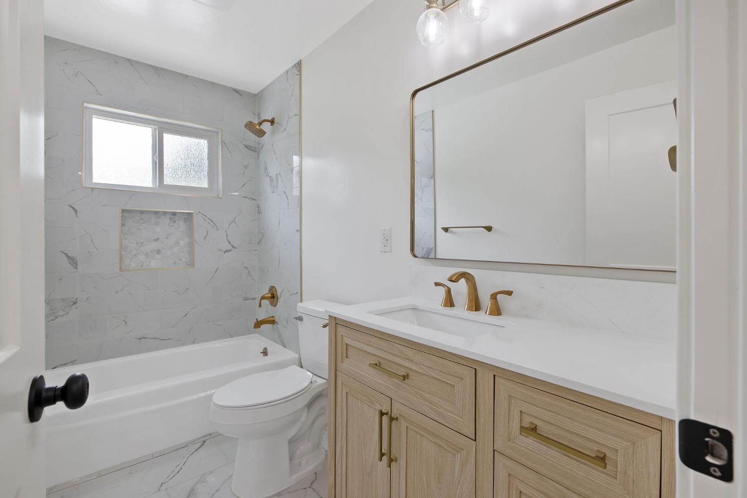 6125 E Mount Whitney, Laton, CA 93242