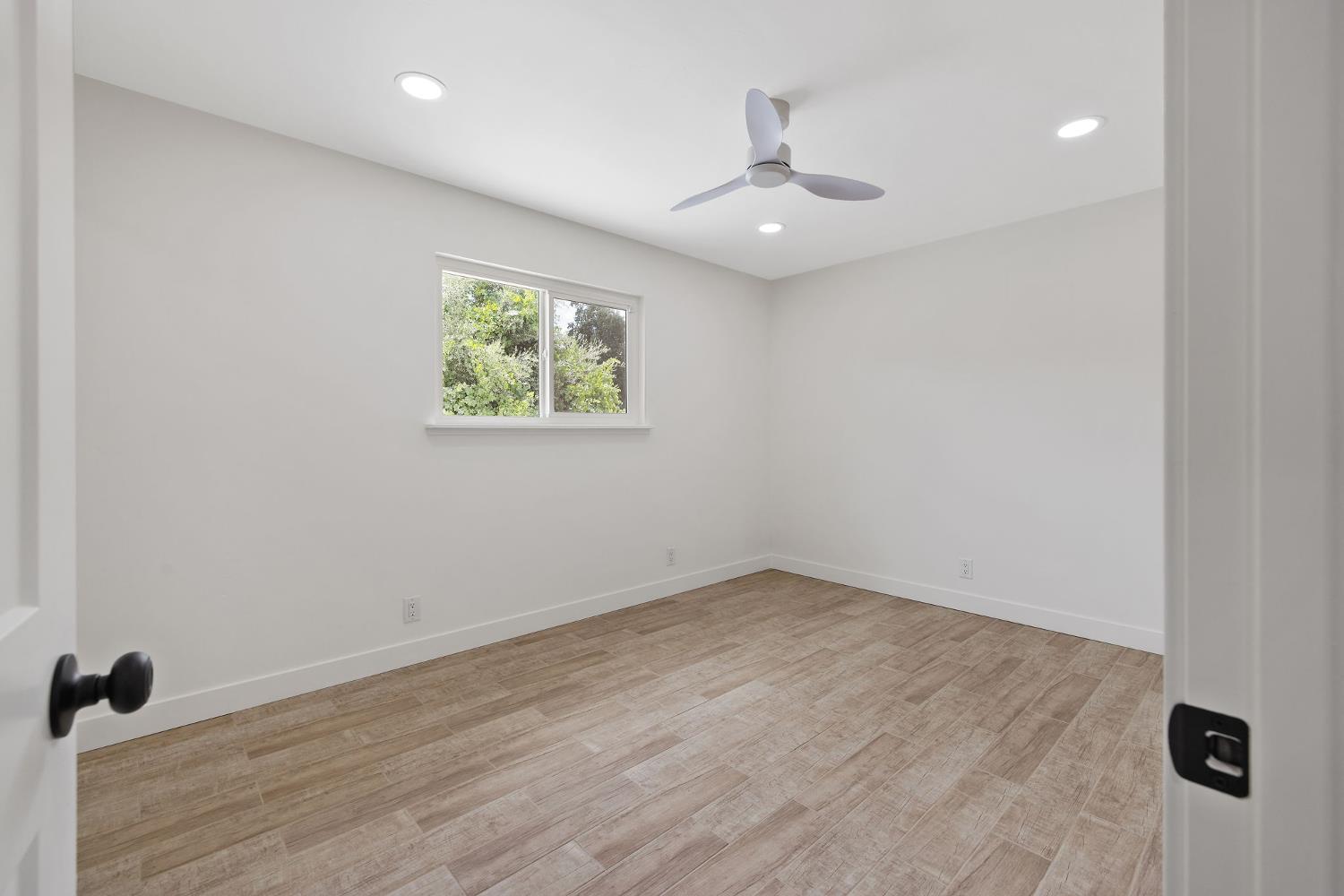 6125 E Mount Whitney, Laton, CA 93242