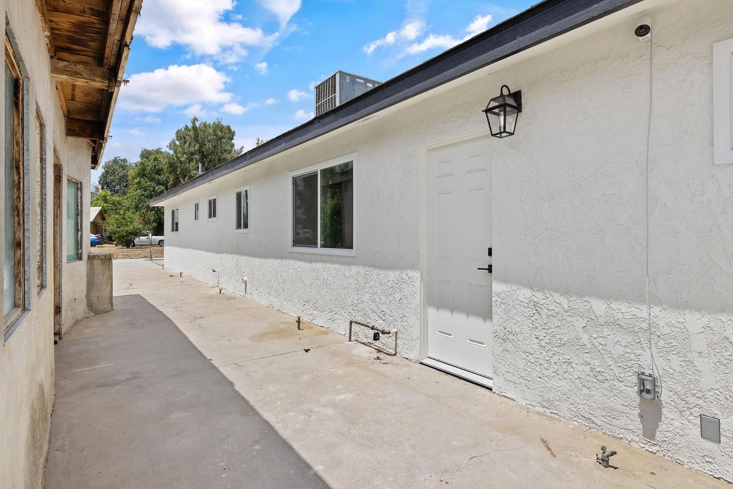 6125 E Mount Whitney, Laton, CA 93242