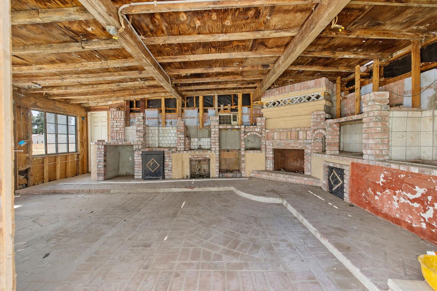 6125 E Mount Whitney, Laton, CA 93242