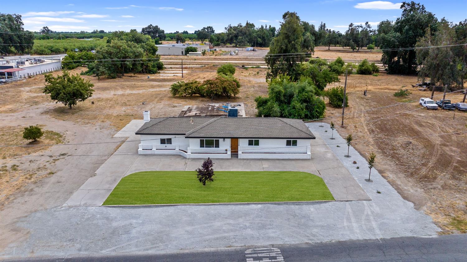 6125 E Mount Whitney, Laton, CA 93242