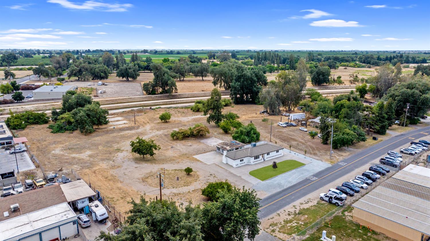 6125 E Mount Whitney, Laton, CA 93242