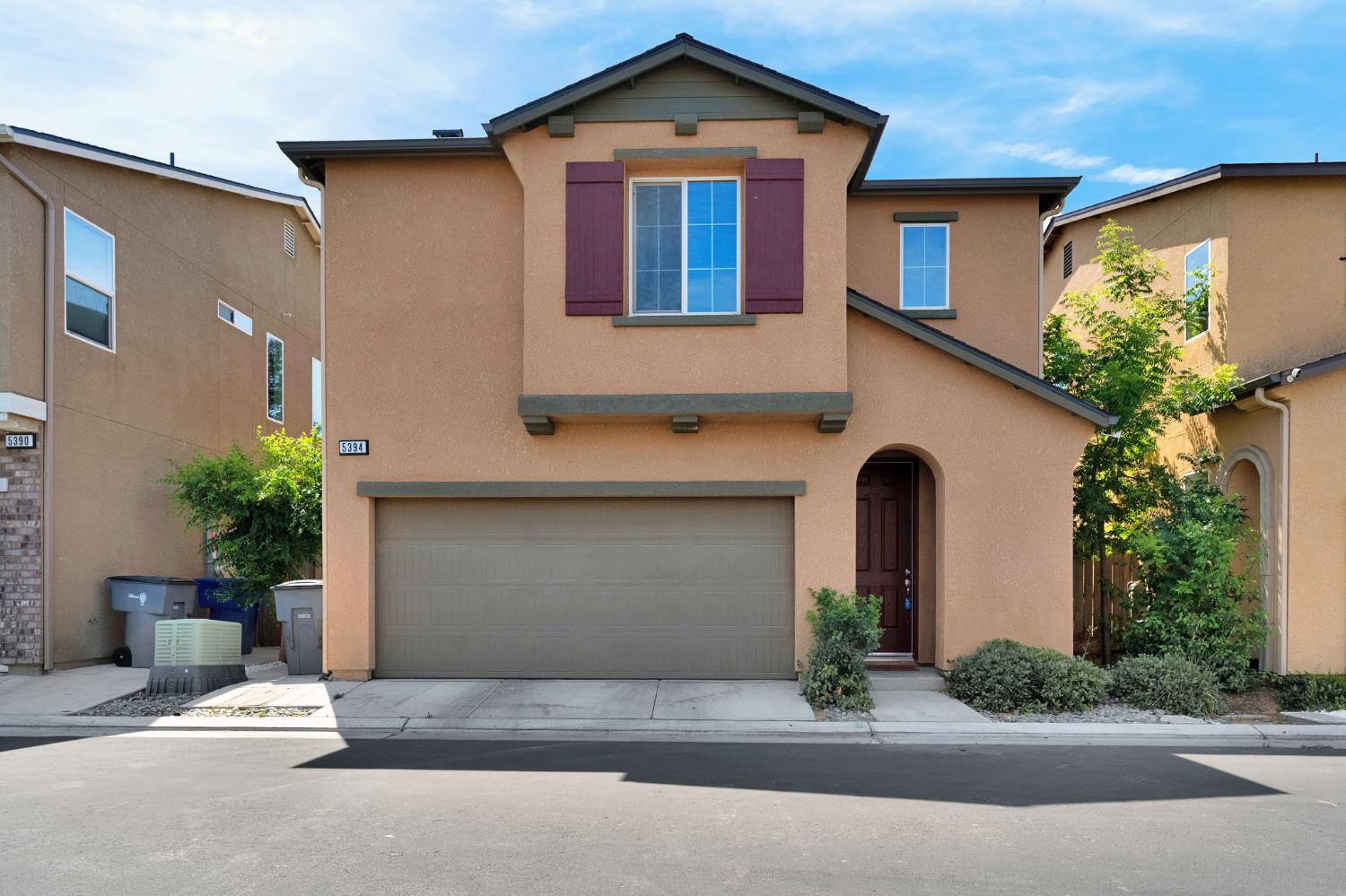 5394 W Santa Cruz Way, Fresno, CA 93722