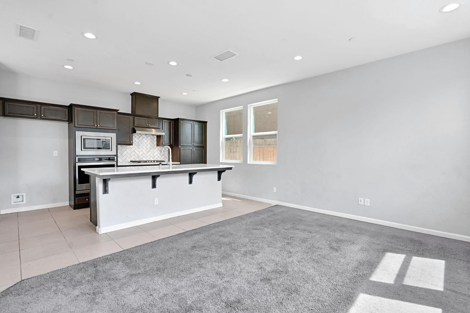 5394 W Santa Cruz Way, Fresno, CA 93722