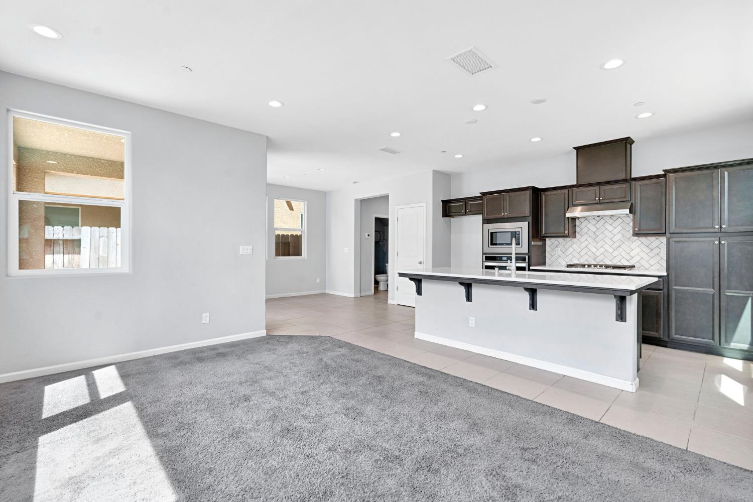 5394 W Santa Cruz Way, Fresno, CA 93722