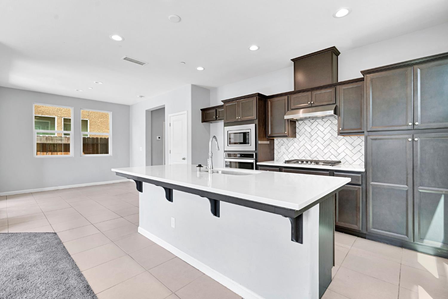 5394 W Santa Cruz Way, Fresno, CA 93722