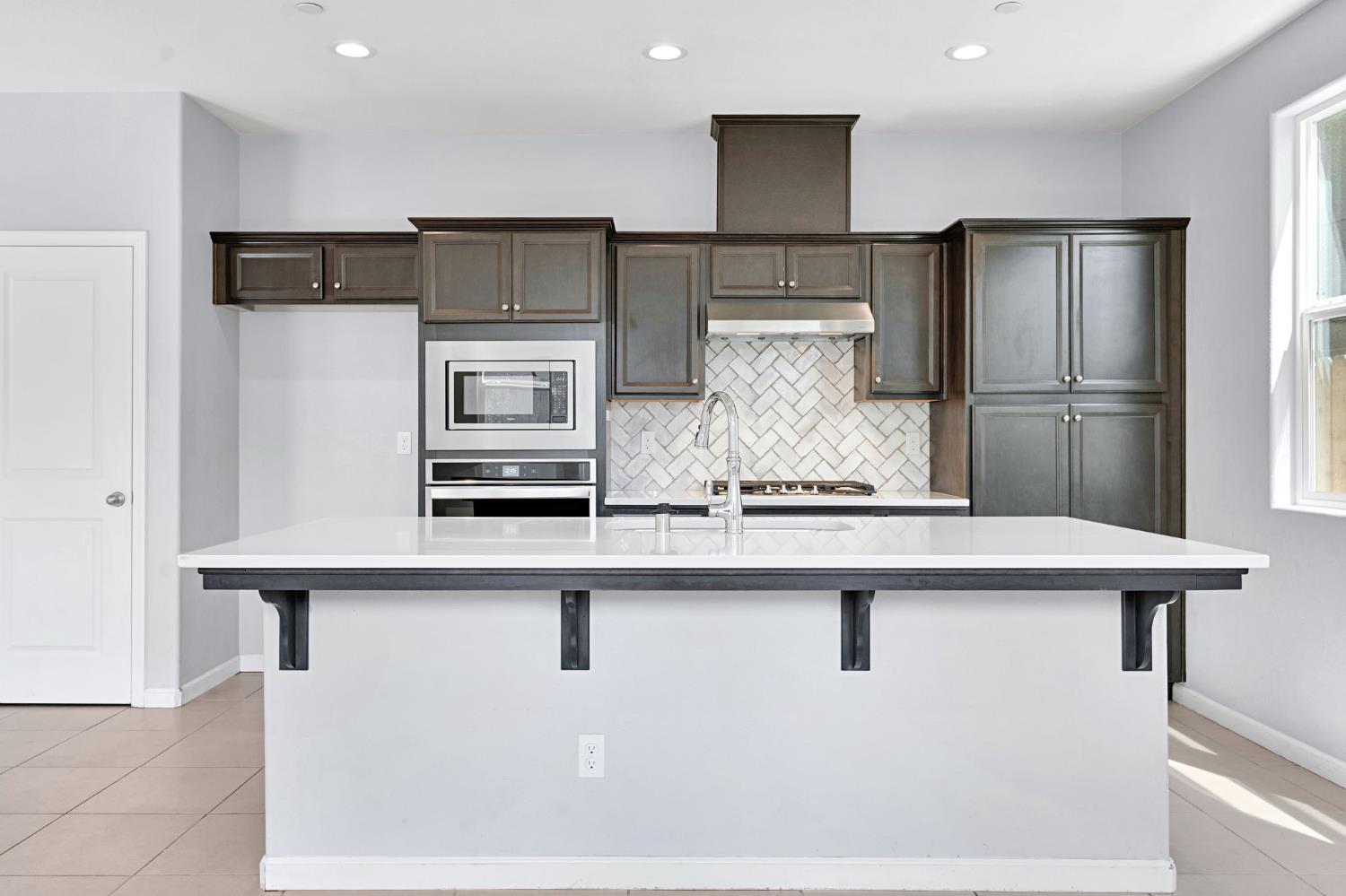5394 W Santa Cruz Way, Fresno, CA 93722