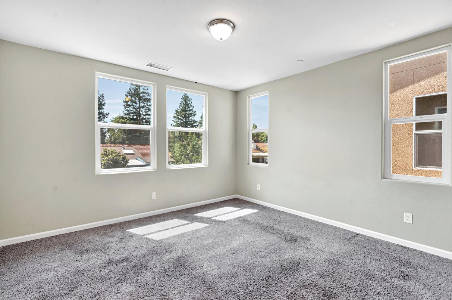 5394 W Santa Cruz Way, Fresno, CA 93722