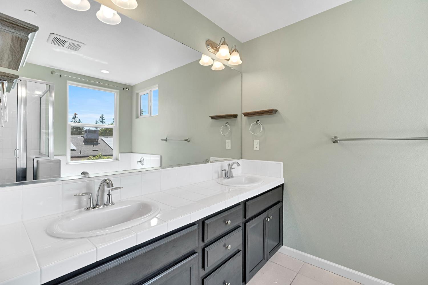 5394 W Santa Cruz Way, Fresno, CA 93722