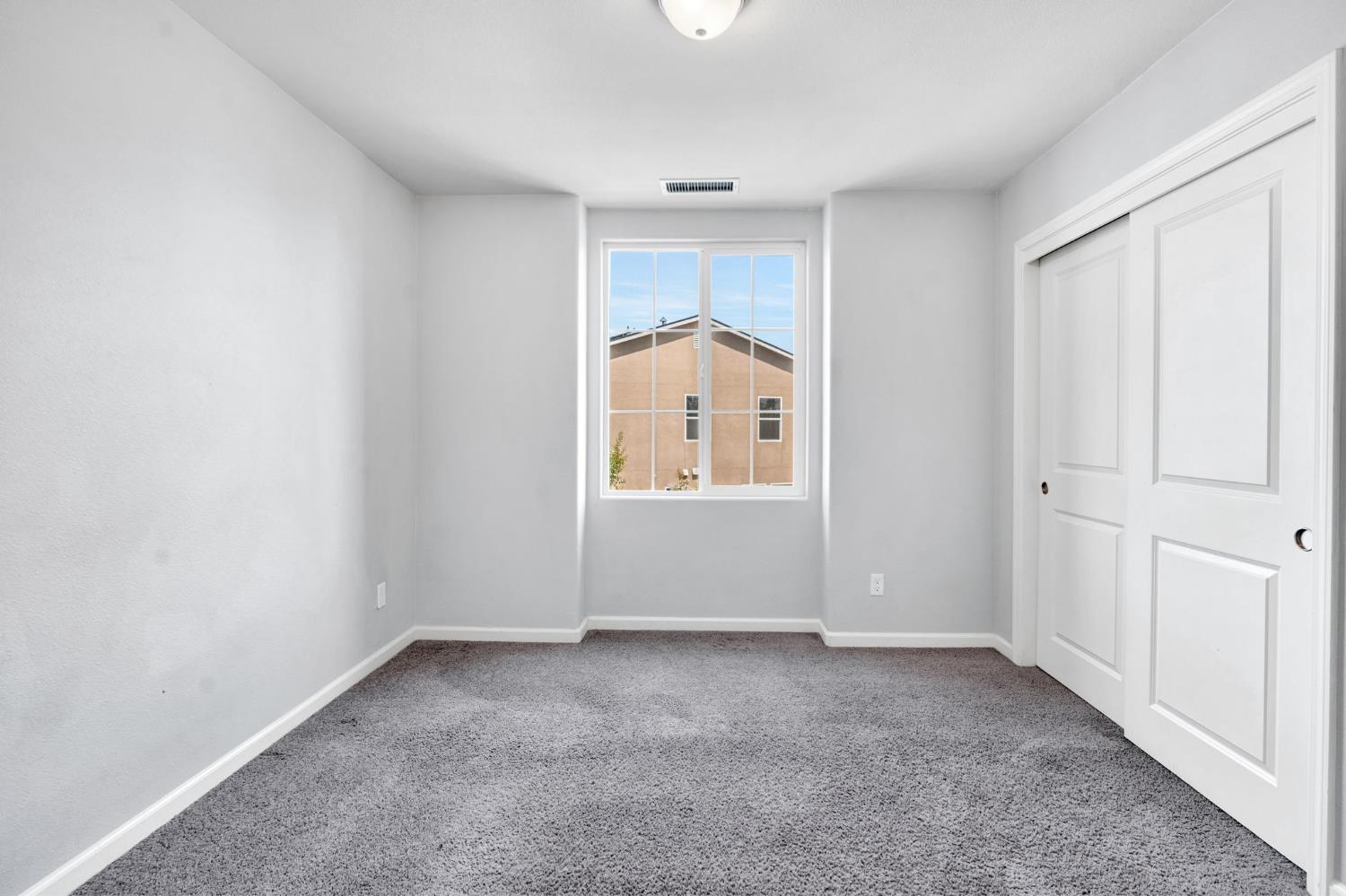 5394 W Santa Cruz Way, Fresno, CA 93722