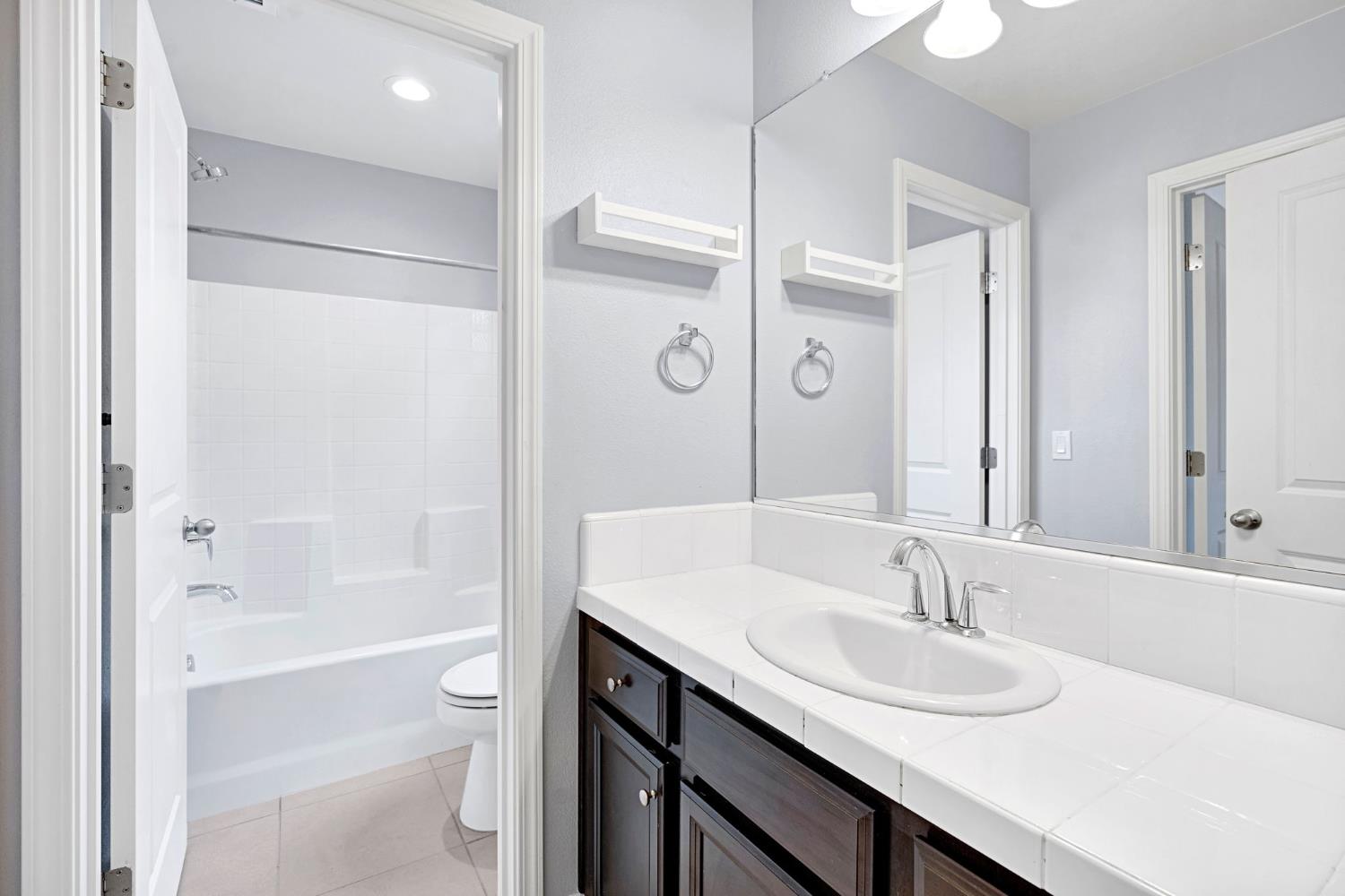 5394 W Santa Cruz Way, Fresno, CA 93722