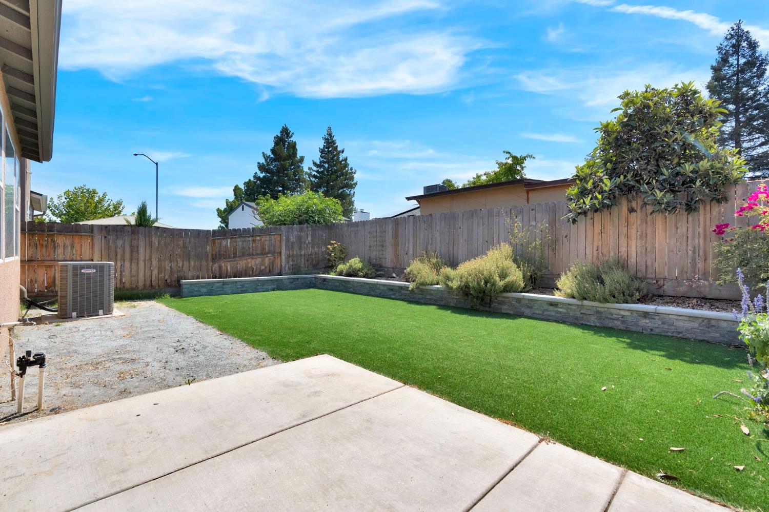 5394 W Santa Cruz Way, Fresno, CA 93722