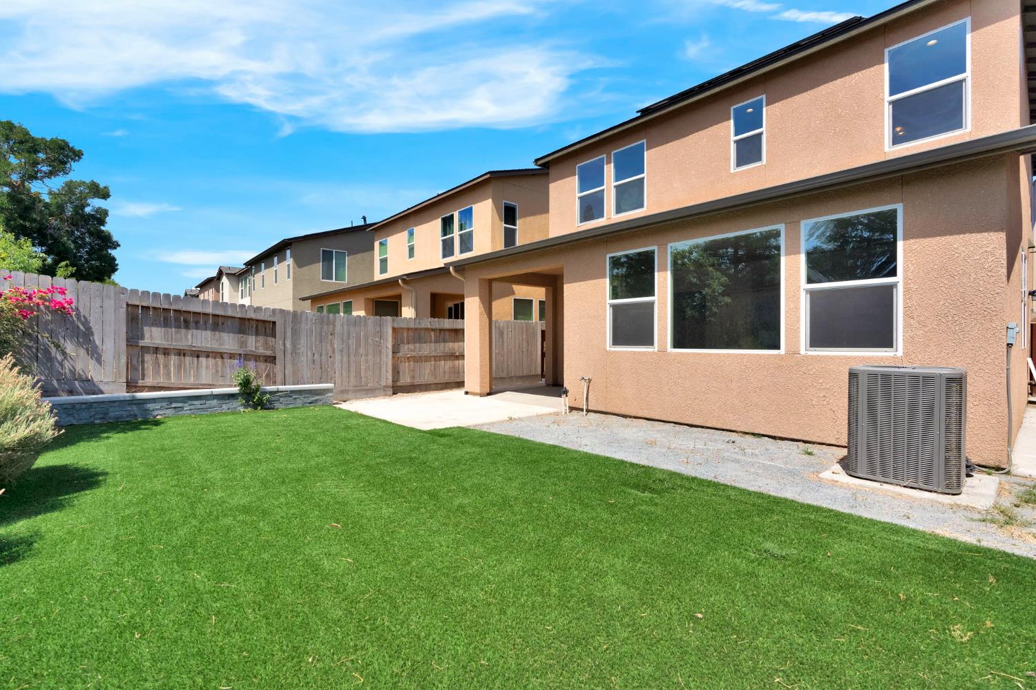 5394 W Santa Cruz Way, Fresno, CA 93722
