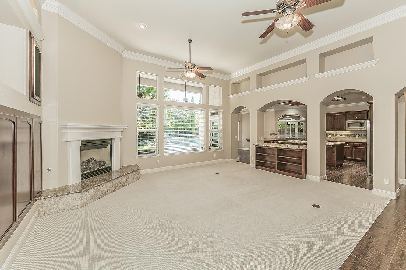 2998 Ashcroft, Clovis, CA 93611