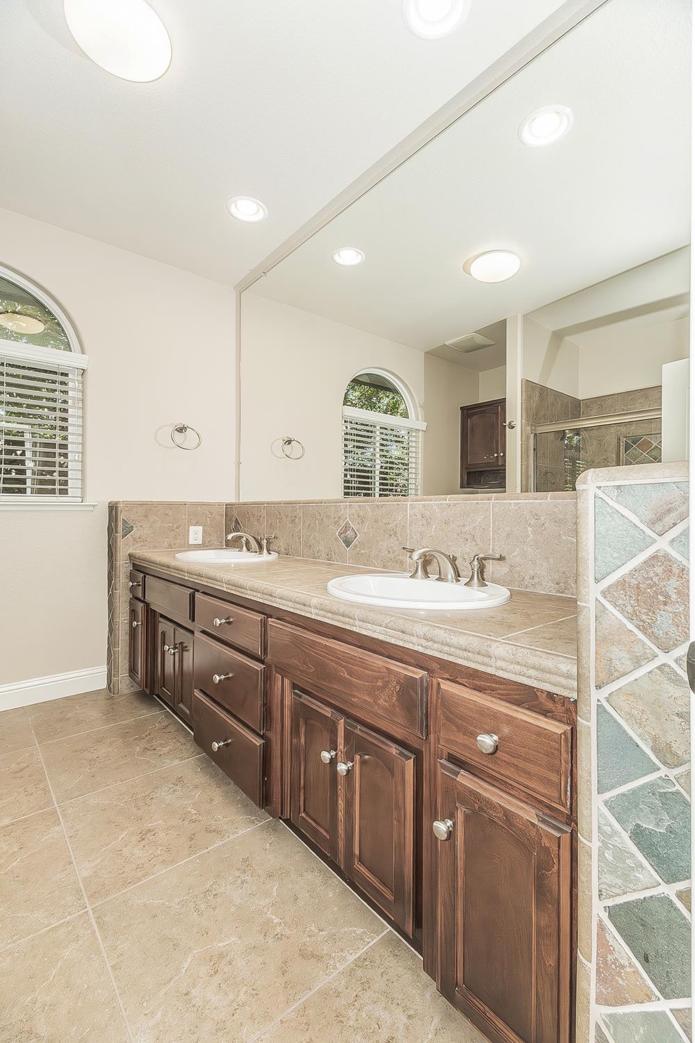 2998 Ashcroft, Clovis, CA 93611