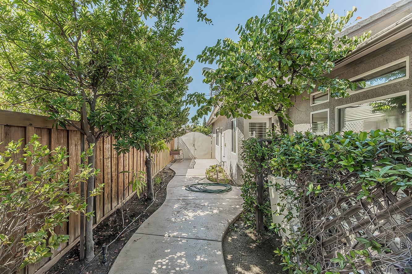 2998 Ashcroft, Clovis, CA 93611