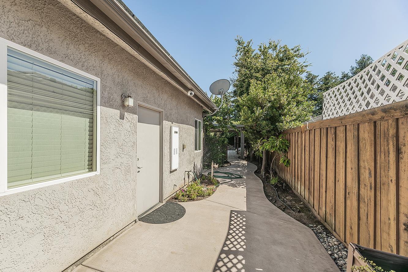 2998 Ashcroft, Clovis, CA 93611
