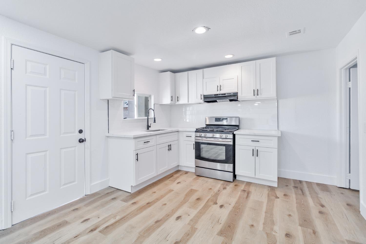 4543 E Inyo St, Fresno, CA 93702